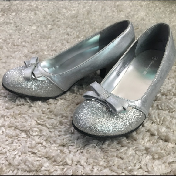 American Eagle Silver Kitten Heels with Sparkles - Picture 1 of 1